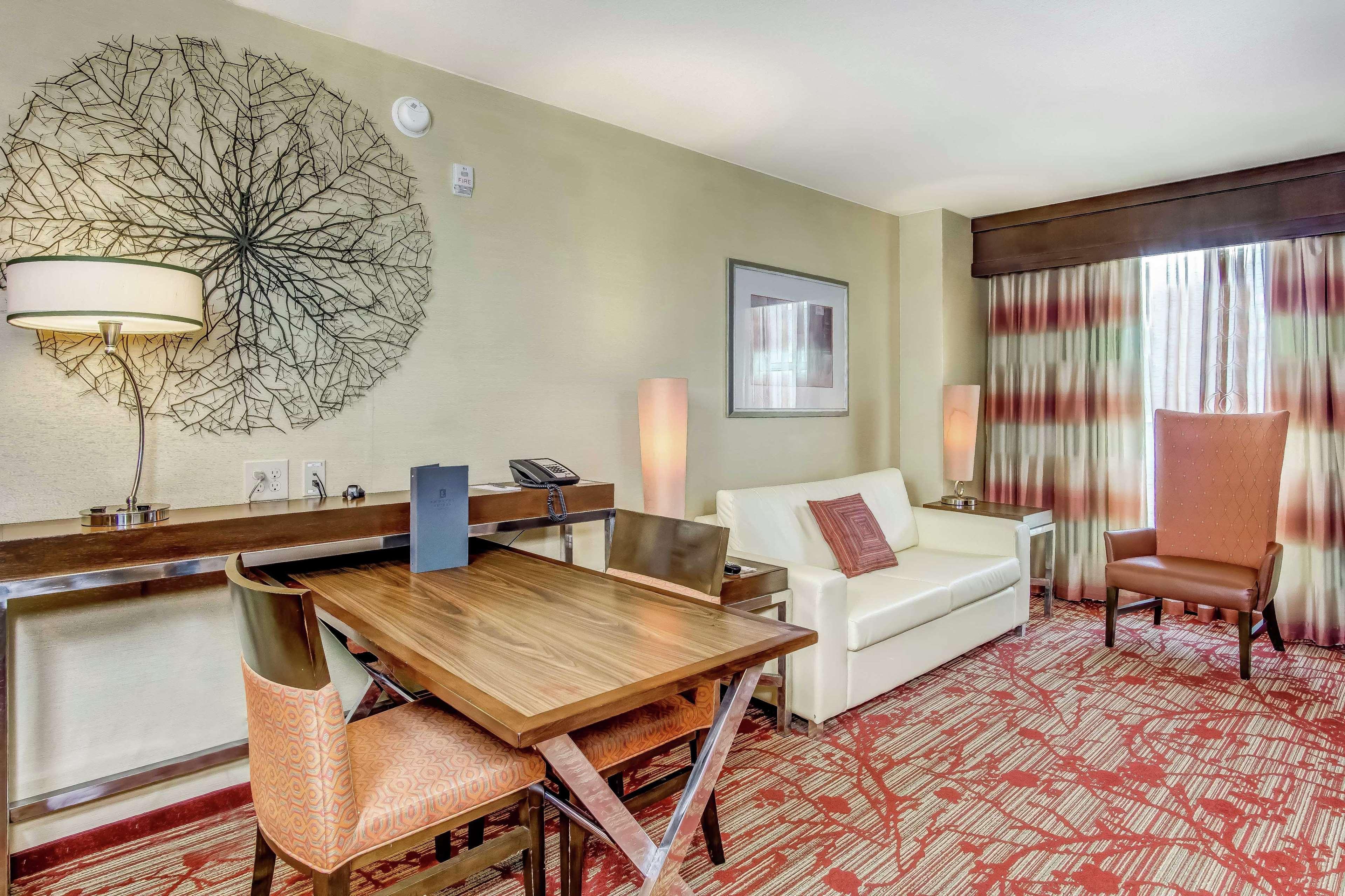 Embassy Suites Atlanta - Kennesaw Town Center Экстерьер фото