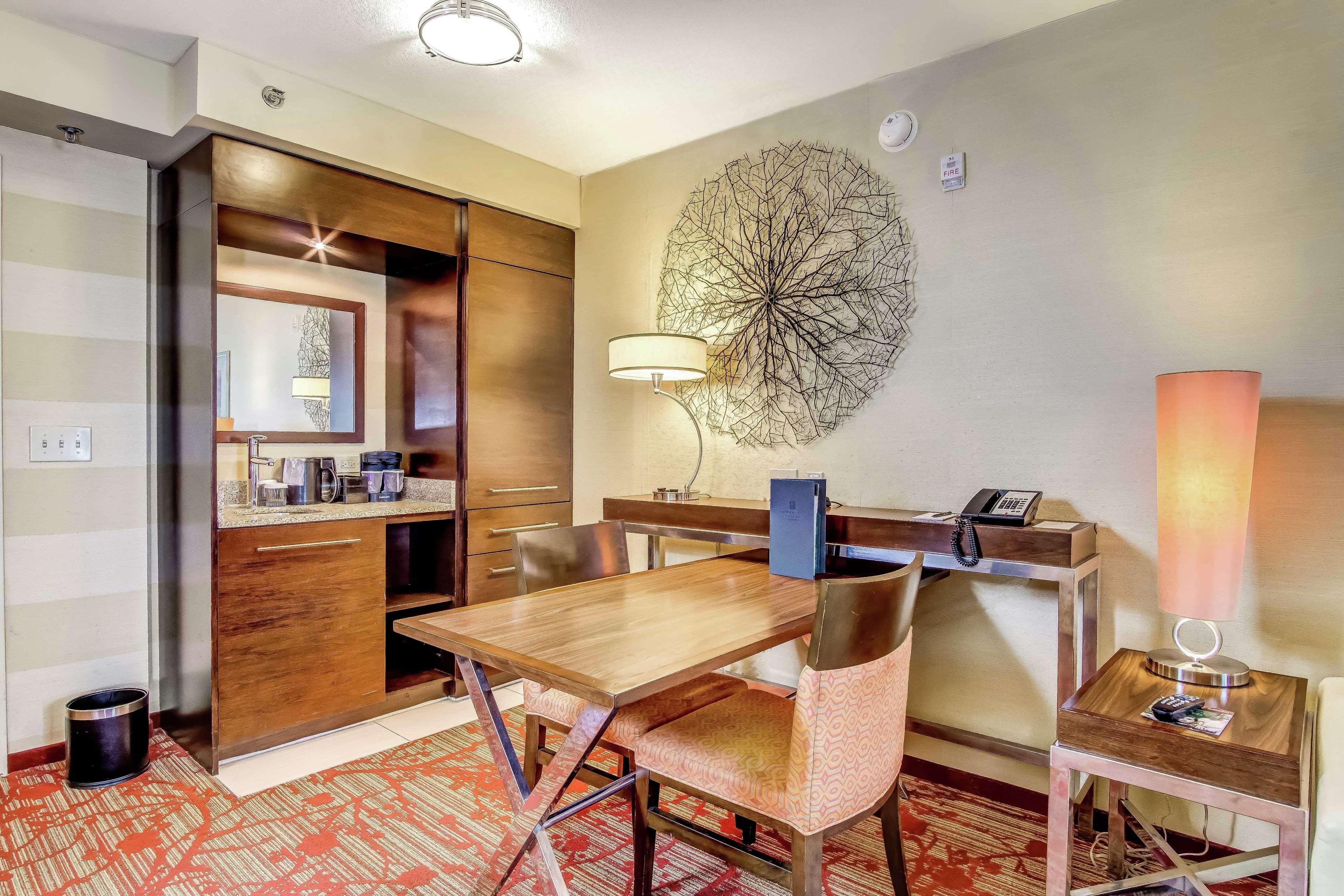 Embassy Suites Atlanta - Kennesaw Town Center Экстерьер фото