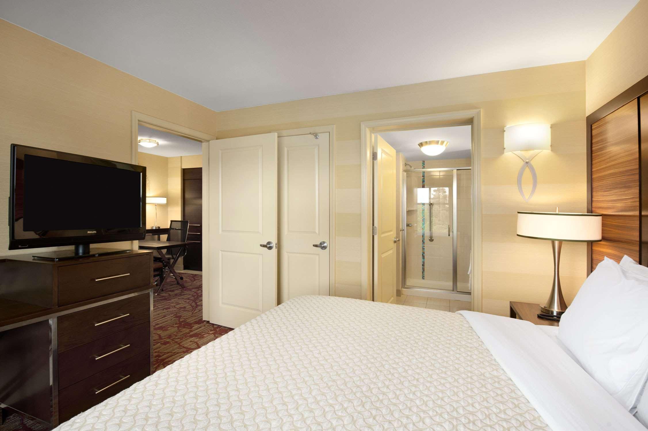 Embassy Suites Atlanta - Kennesaw Town Center Номер фото