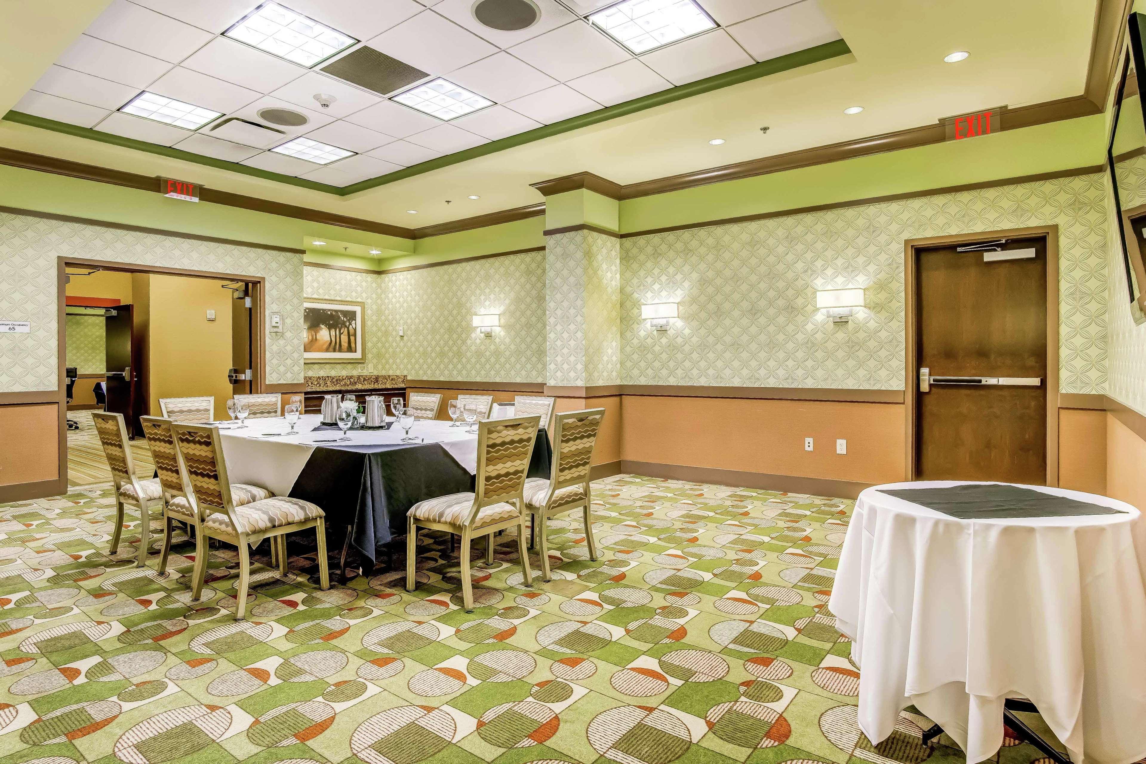 Embassy Suites Atlanta - Kennesaw Town Center Экстерьер фото