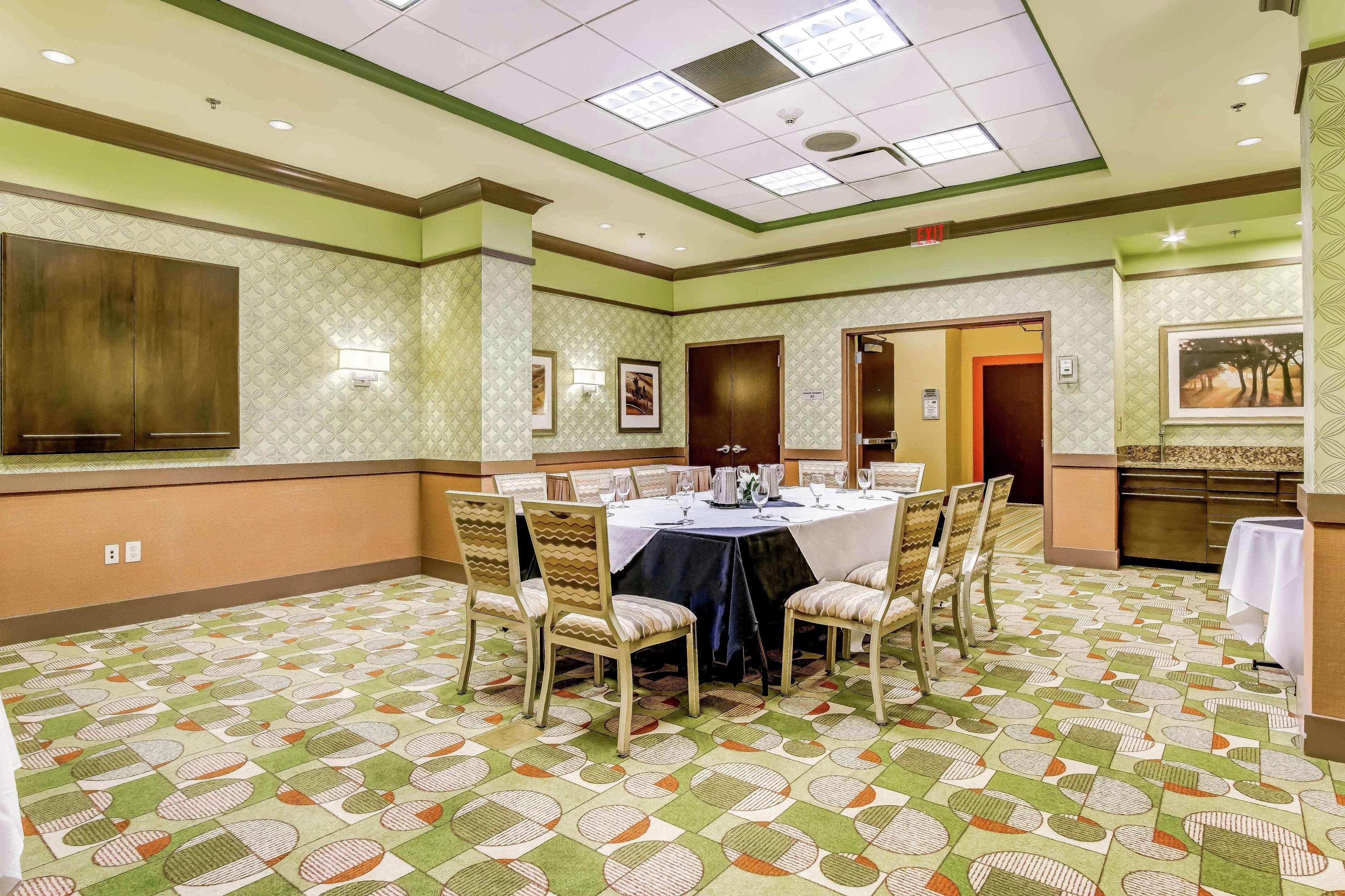 Embassy Suites Atlanta - Kennesaw Town Center Экстерьер фото